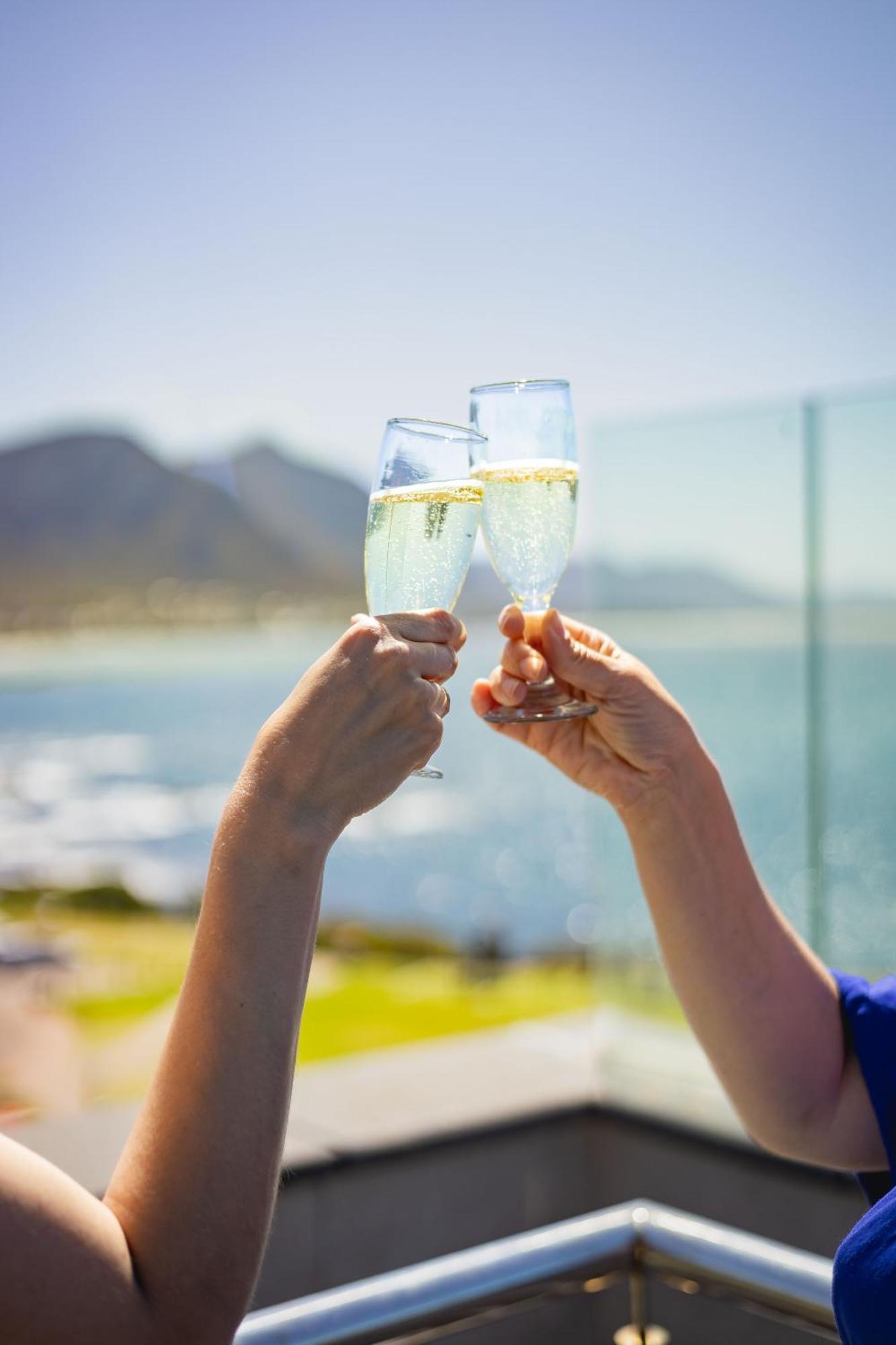 Hermanus Waterfront, Ocean Deluxe - Apartment 2 מראה חיצוני תמונה